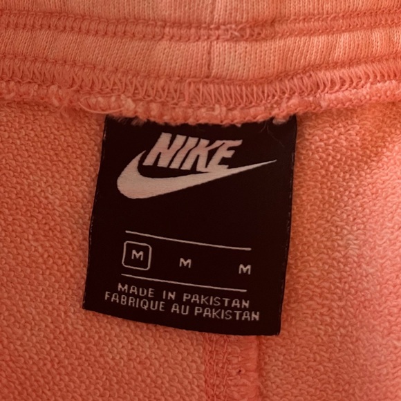 Nike Women's Pink Super Breathable Shorts M Pink - Picture 8 of 13